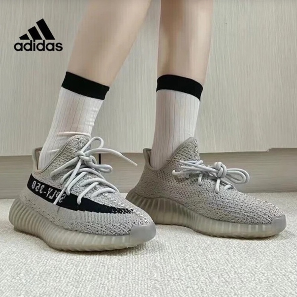 ✨Host pick✨adidas Yeezy Boost 350 V2